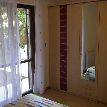 ゲストハウス Apartments Premantura 3*