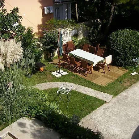 ゲストハウス Apartments Premantura 3*