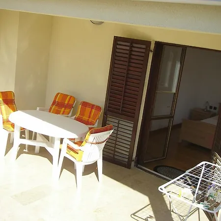 ゲストハウス Apartments Premantura プレマントゥーラ